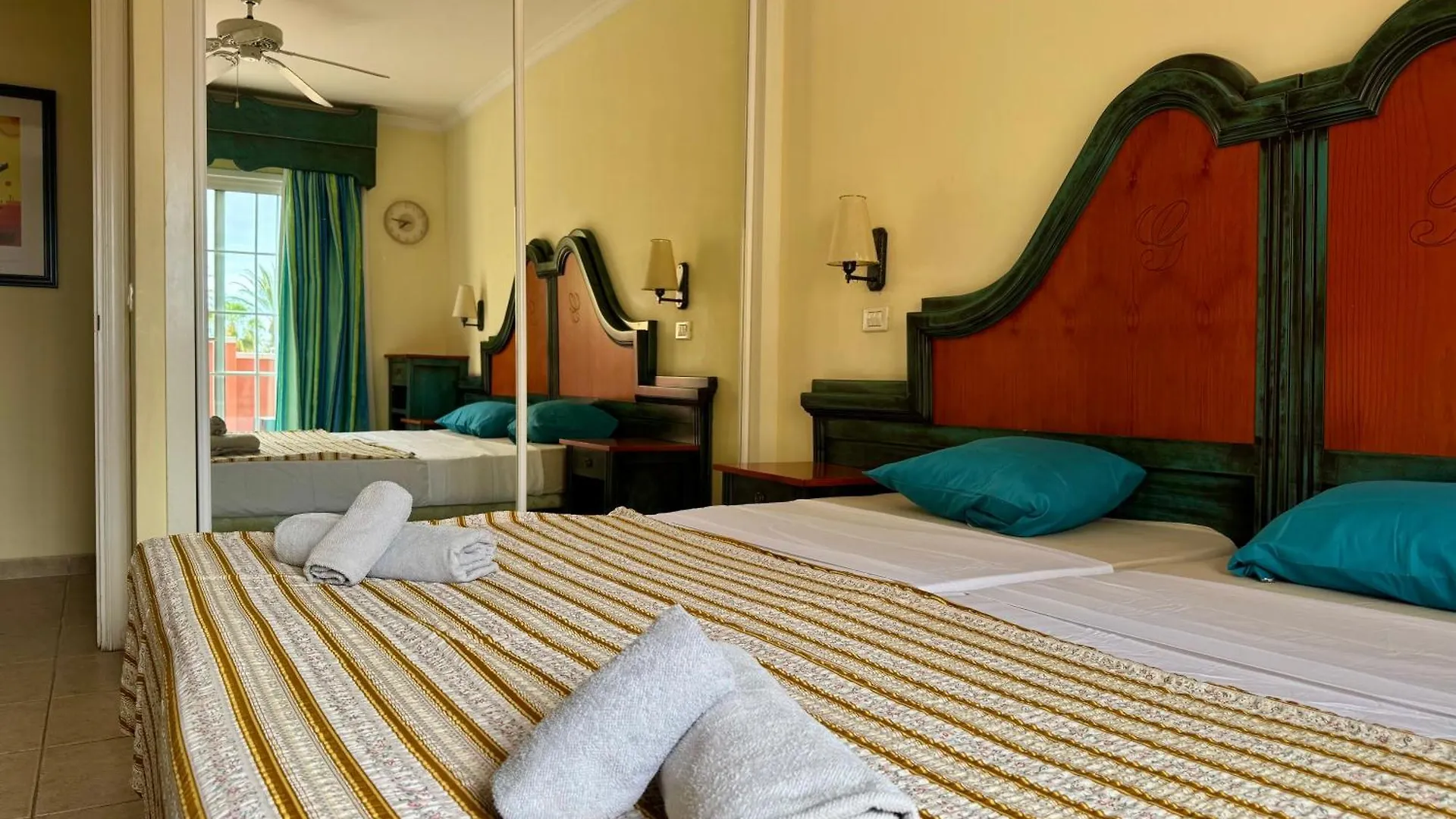 Prime Las Americas Getaway - Apartment With Huge Private Terrace & Pool Access Los Cristianos