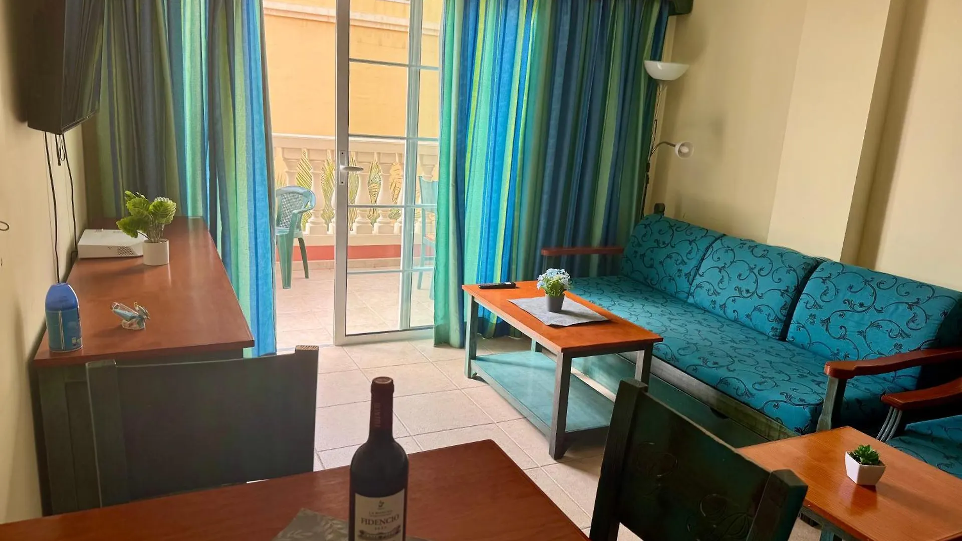 Prime Las Americas Getaway - Apartment With Huge Private Terrace & Pool Access 로스크리스티아노스 스페인