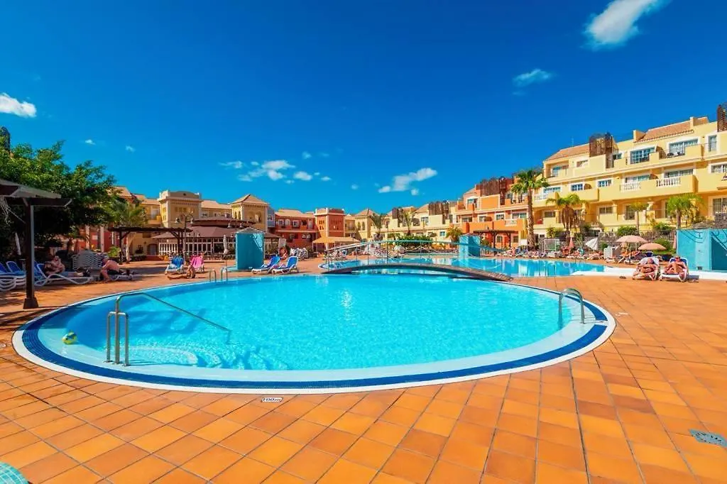Prime Las Americas Getaway - Apartment With Huge Private Terrace & Pool Access 로스크리스티아노스 0*,  스페인