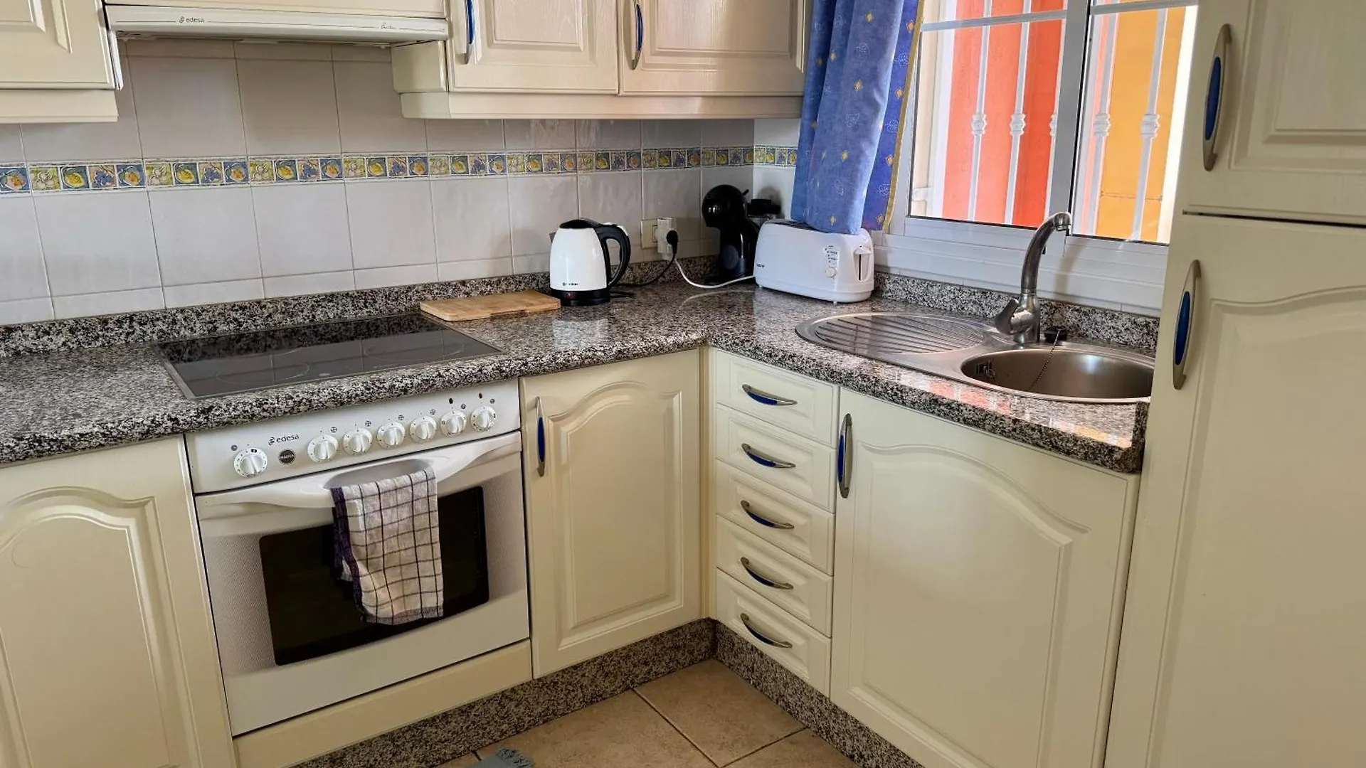 Prime Las Americas Getaway - Apartment With Huge Private Terrace & Pool Access Los Cristianos