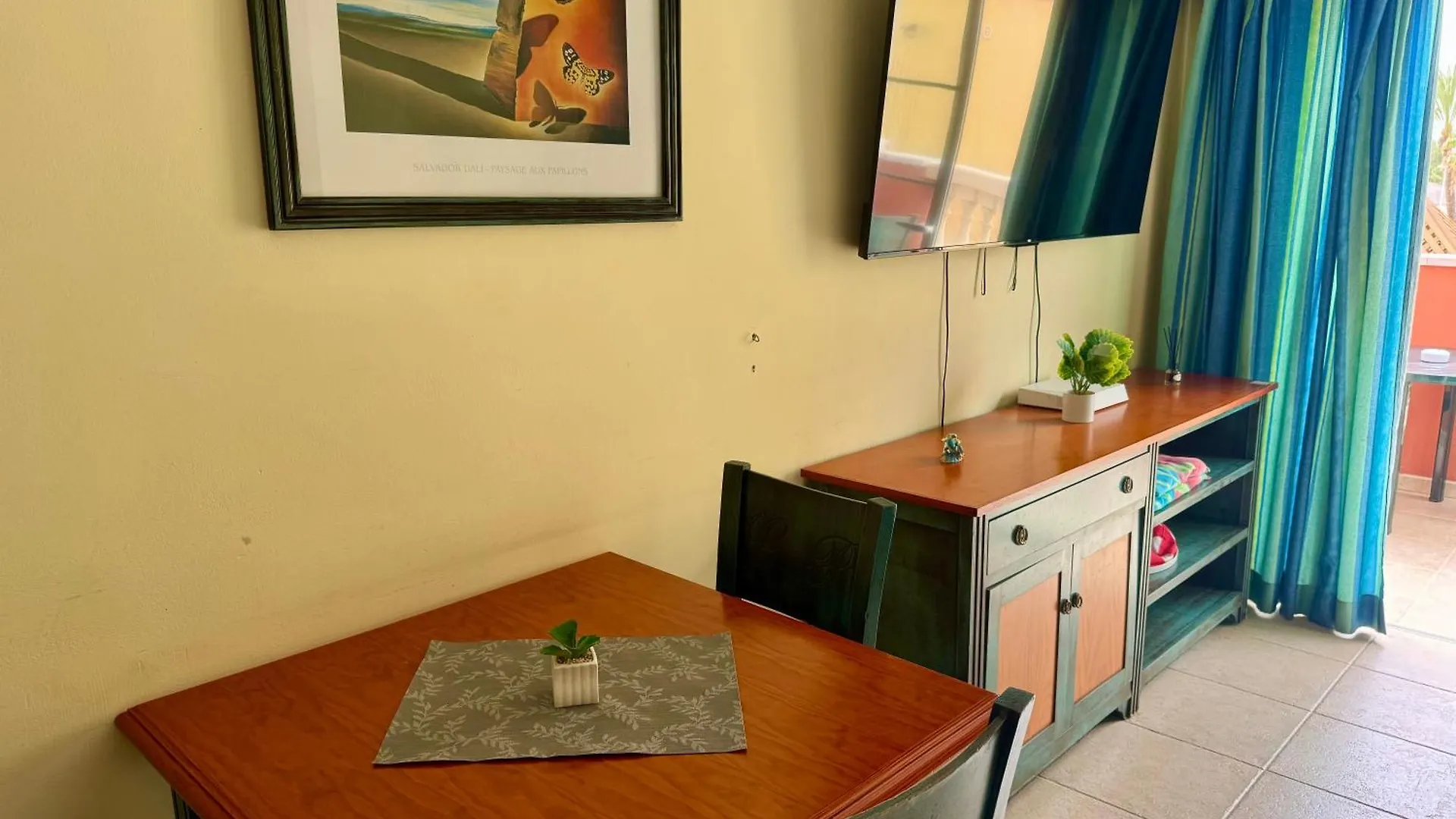Prime Las Americas Getaway - Apartment With Huge Private Terrace & Pool Access 로스크리스티아노스 스페인