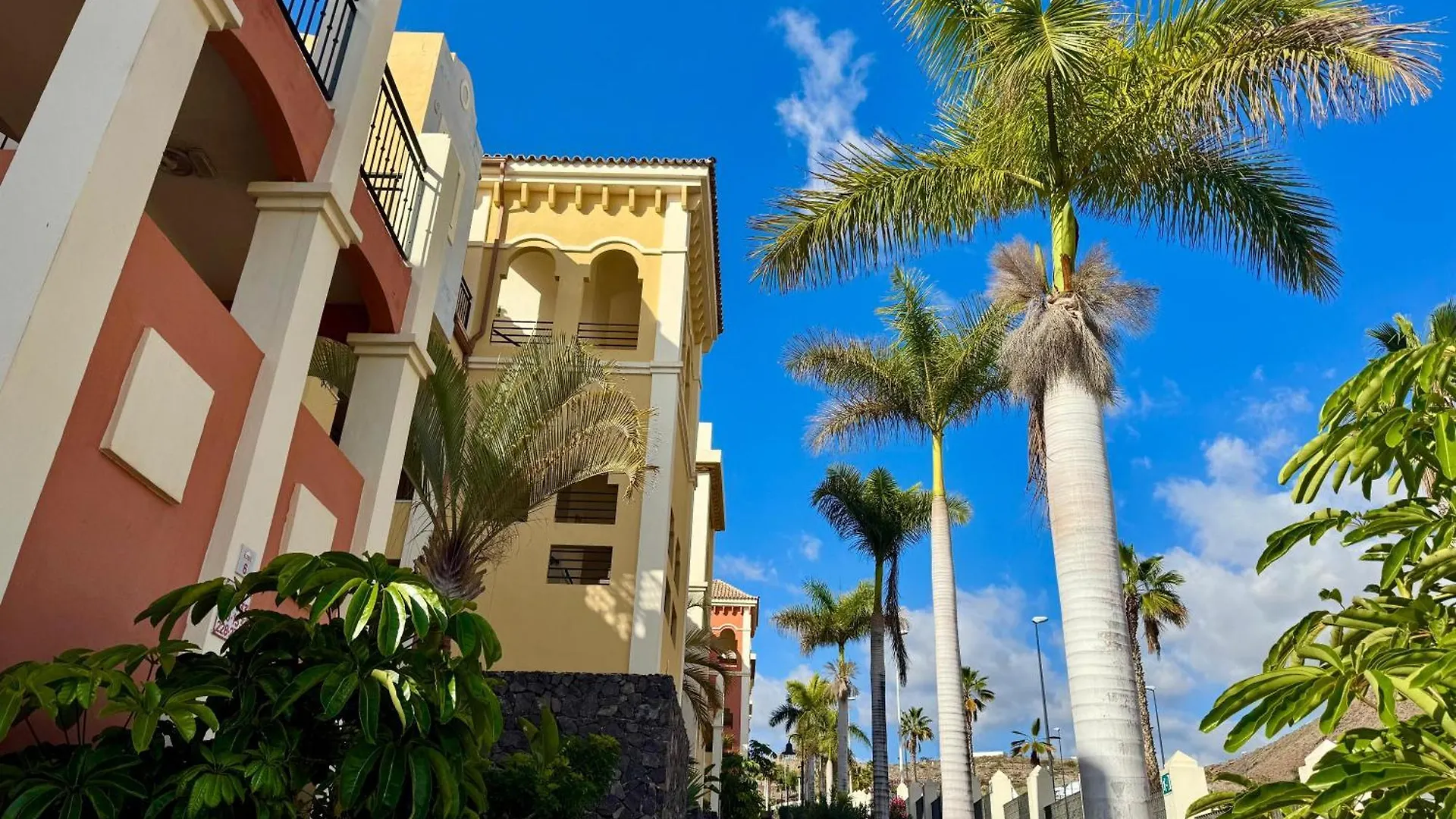 Prime Las Americas Getaway - Apartment With Huge Private Terrace & Pool Access Los Cristianos  0*, Los Cristianos (Tenerife) Spanien